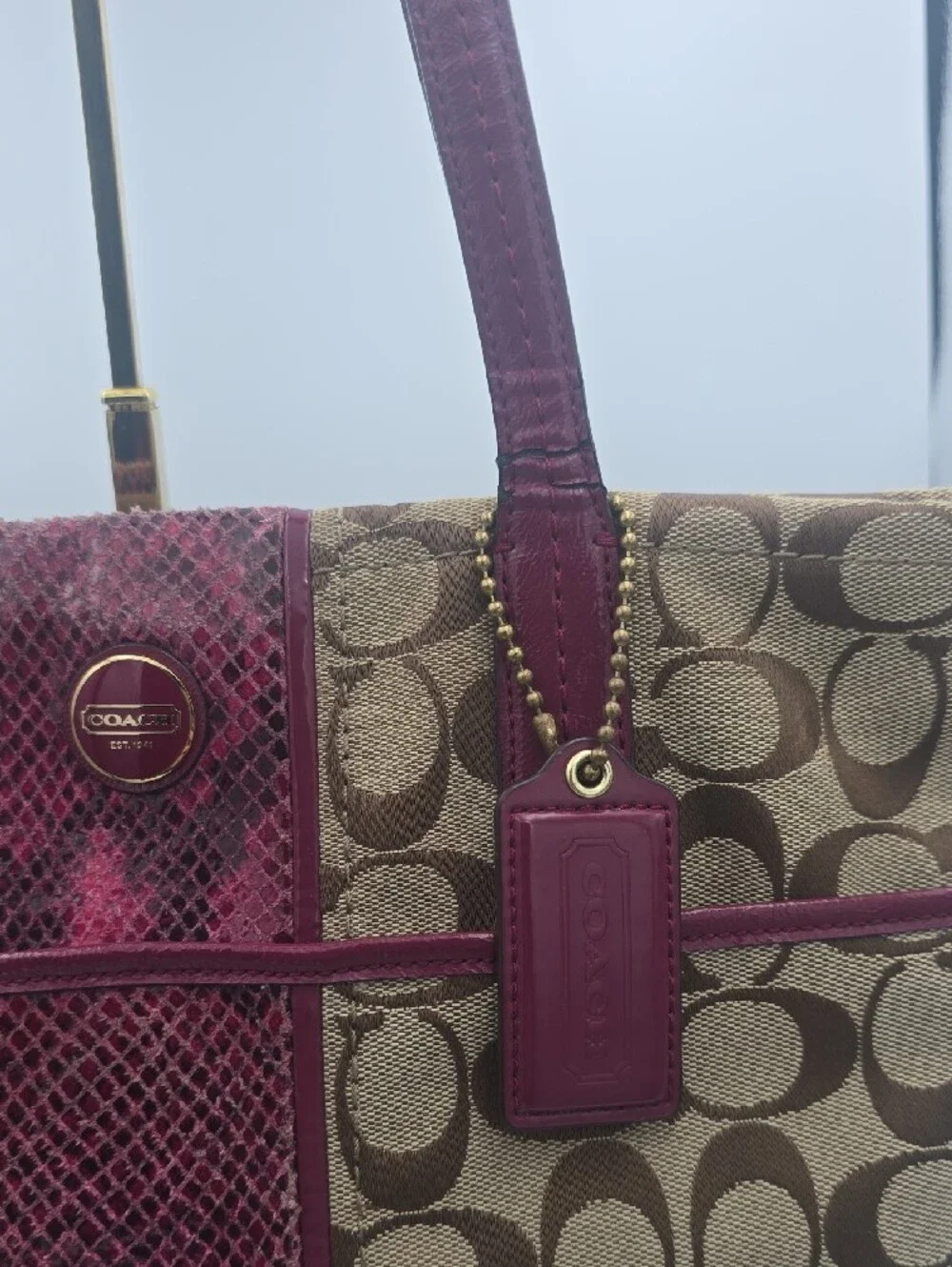 Coach Beige/Tan Signature Canvas Medium Tote W/ Burgundy Python Trim (GOOD) 💖✨️